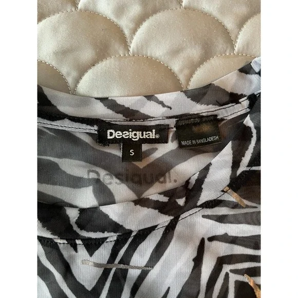 Desigual  Mesh Tshirt Fashion Zebra, size small Western Boho Chic  Short Sleeve - Picture 4 of 9
